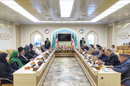 نشست «منجی؛ تجلی صلح و معنویت» با حضور نمایندگان...